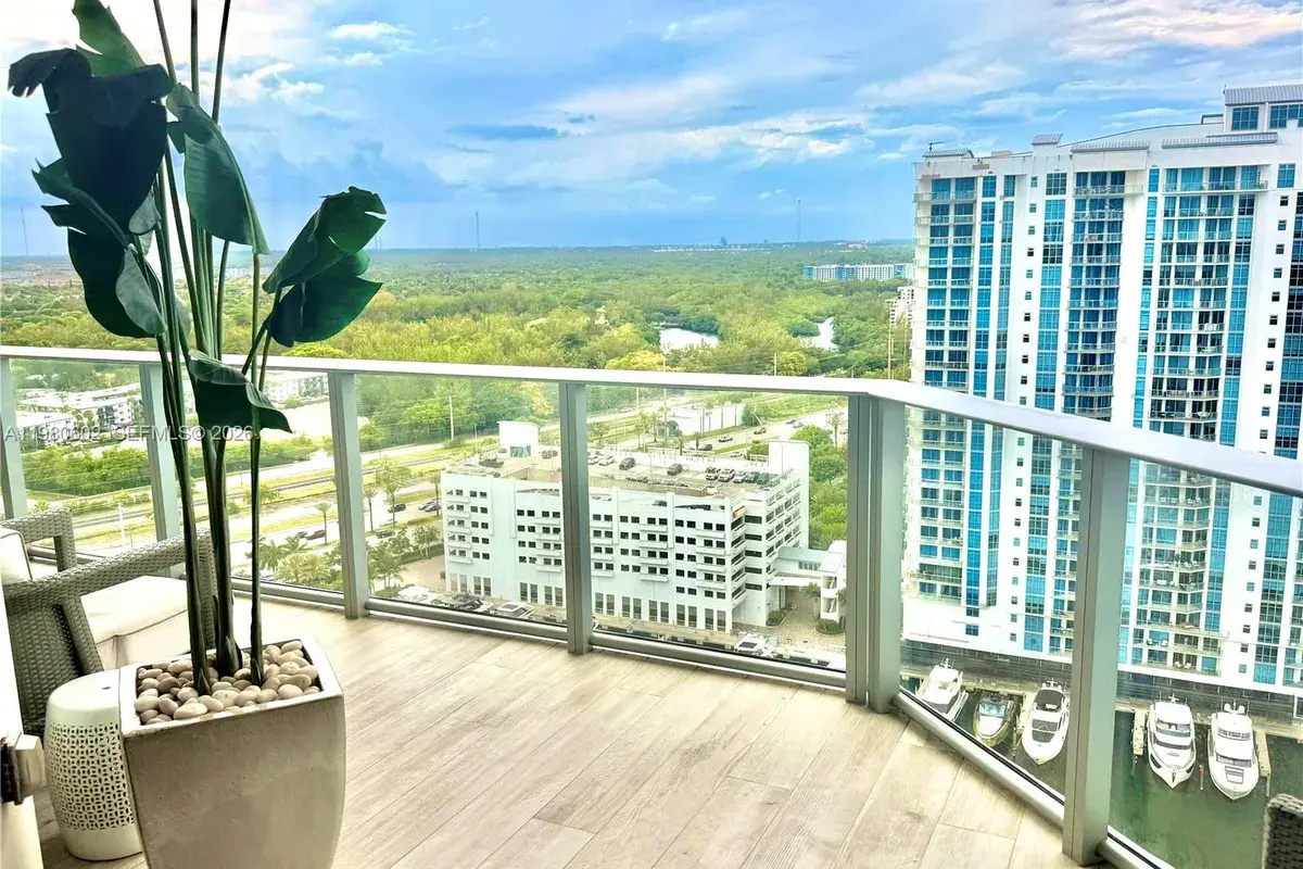 17111 Biscayne Blvd # 2305, North Miami Beach FL 33160