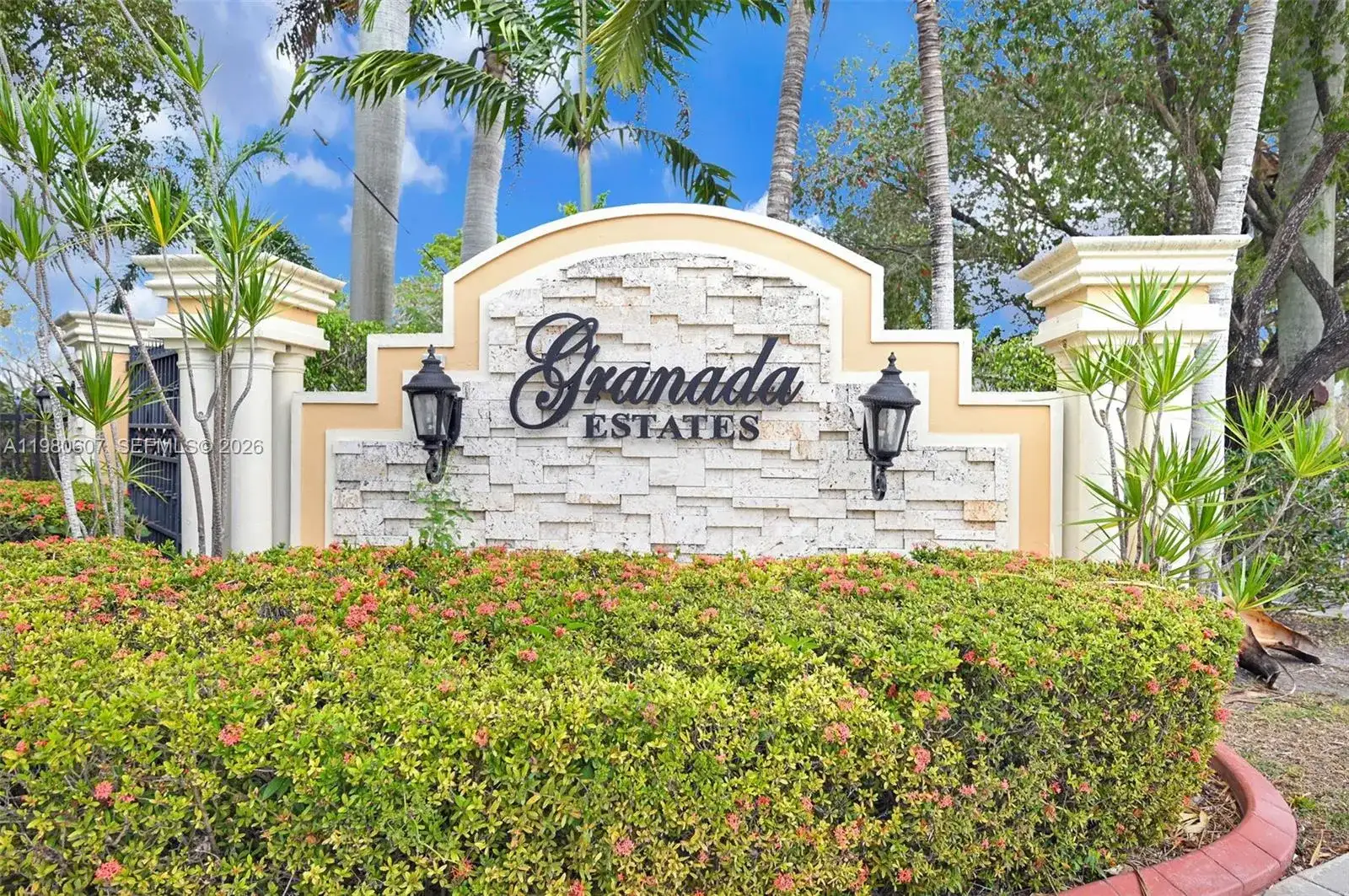 2007 NE 6th Ct, Homestead FL 33033 photo 2