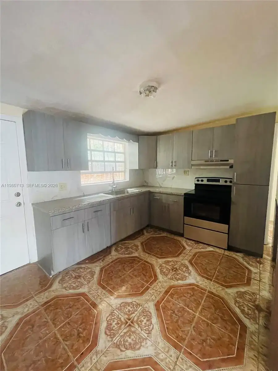 18425 NW 42nd Pl, Miami Gardens FL 33055 photo 2