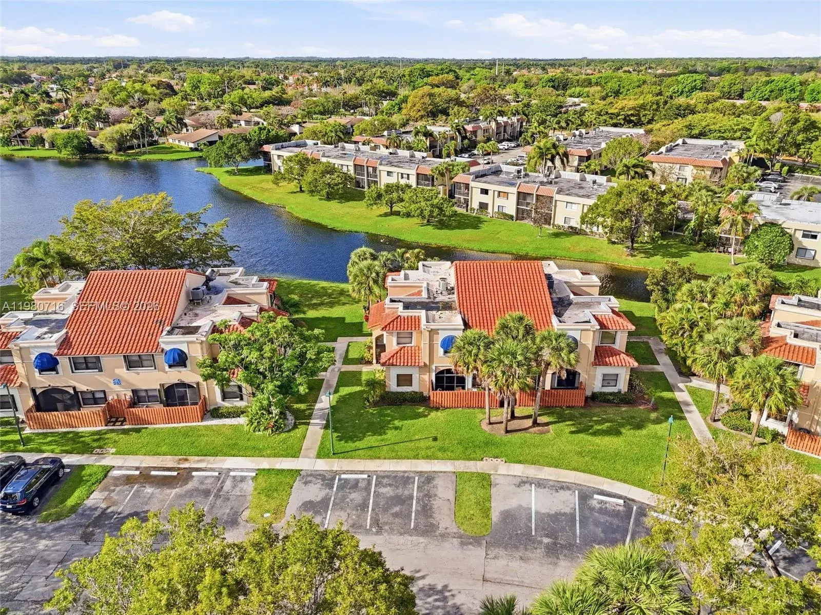 567 Racquet Club Rd # 18, Weston FL 33326