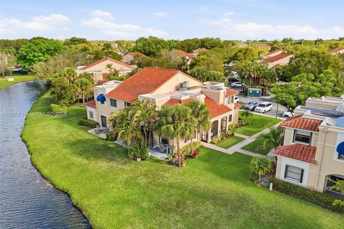 567 Racquet Club Rd # 18, Weston FL 33326