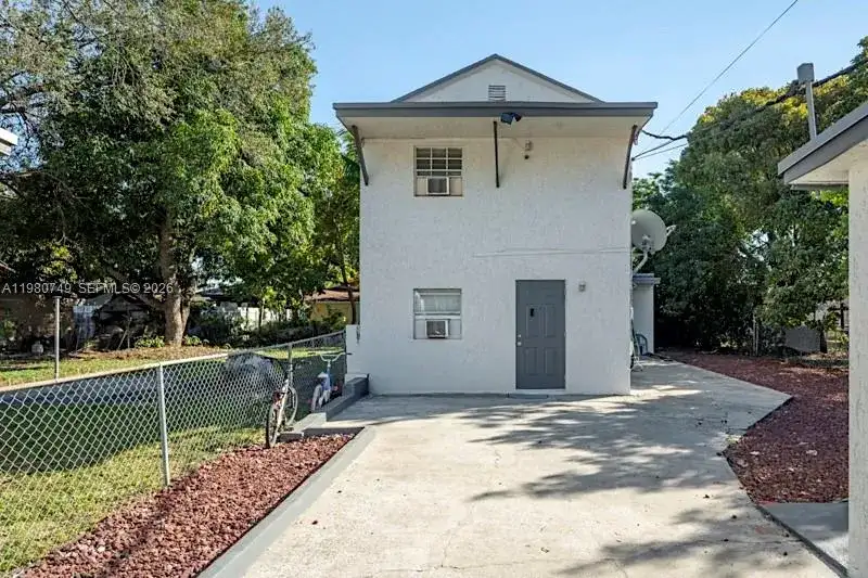 2378 NW 60th St, Miami FL 33142 photo 2