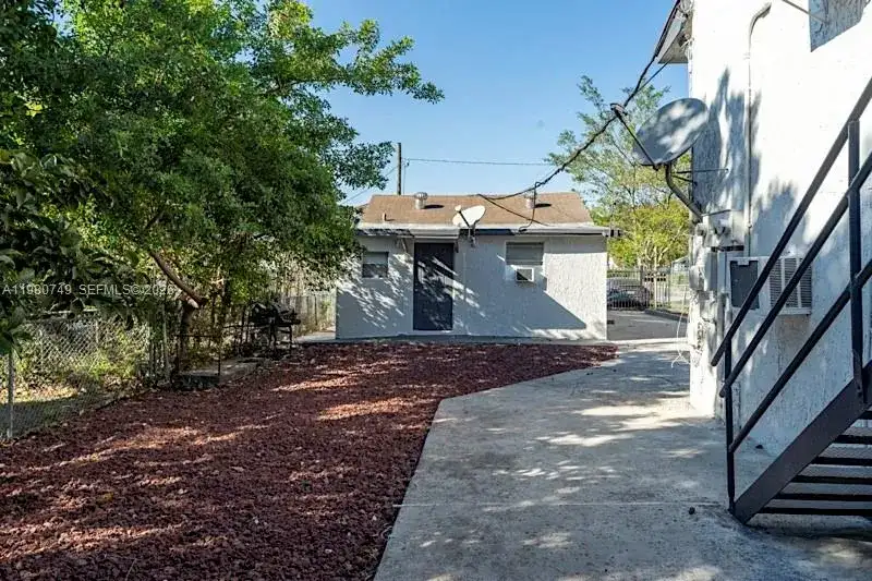 2378 NW 60th St, Miami FL 33142 photo 5