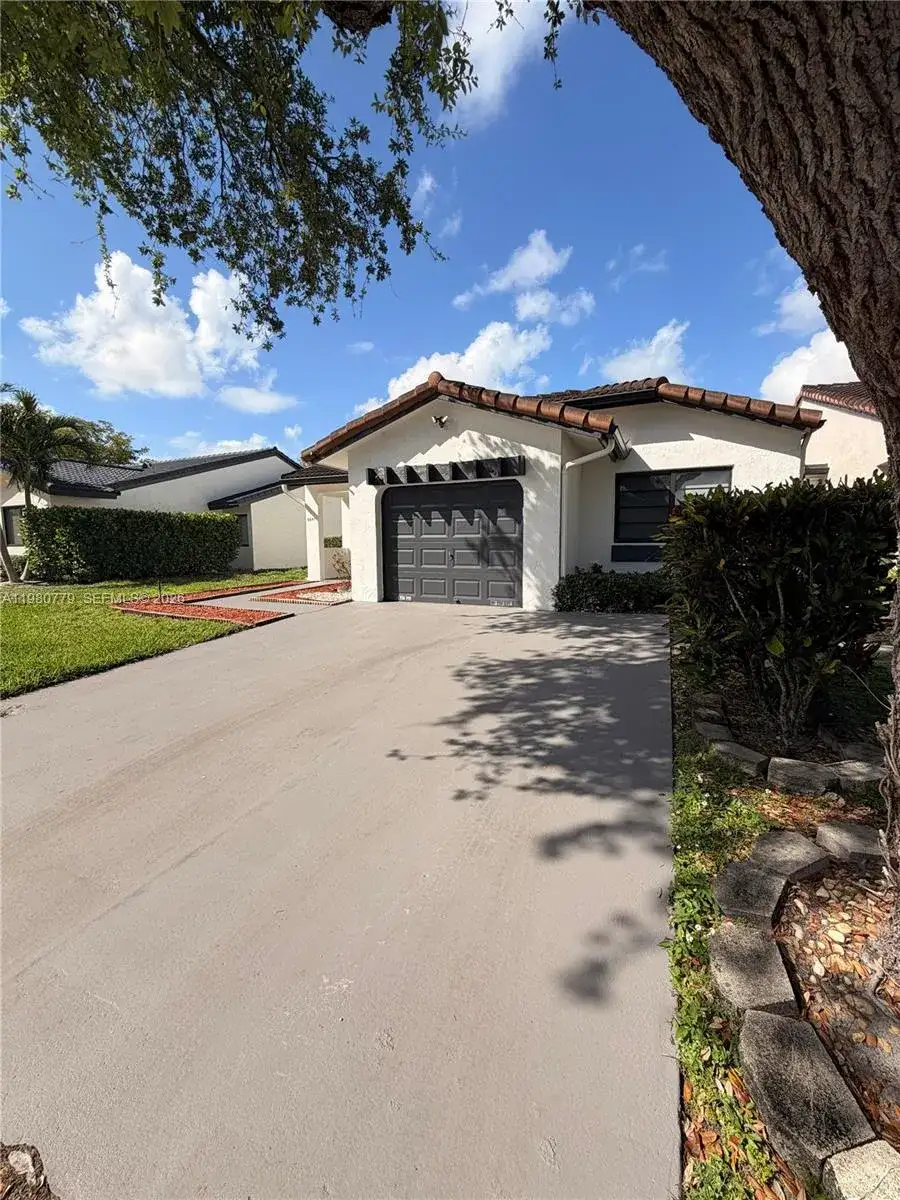 6641 NW 174th Ter, Hialeah FL 33015 photo 3