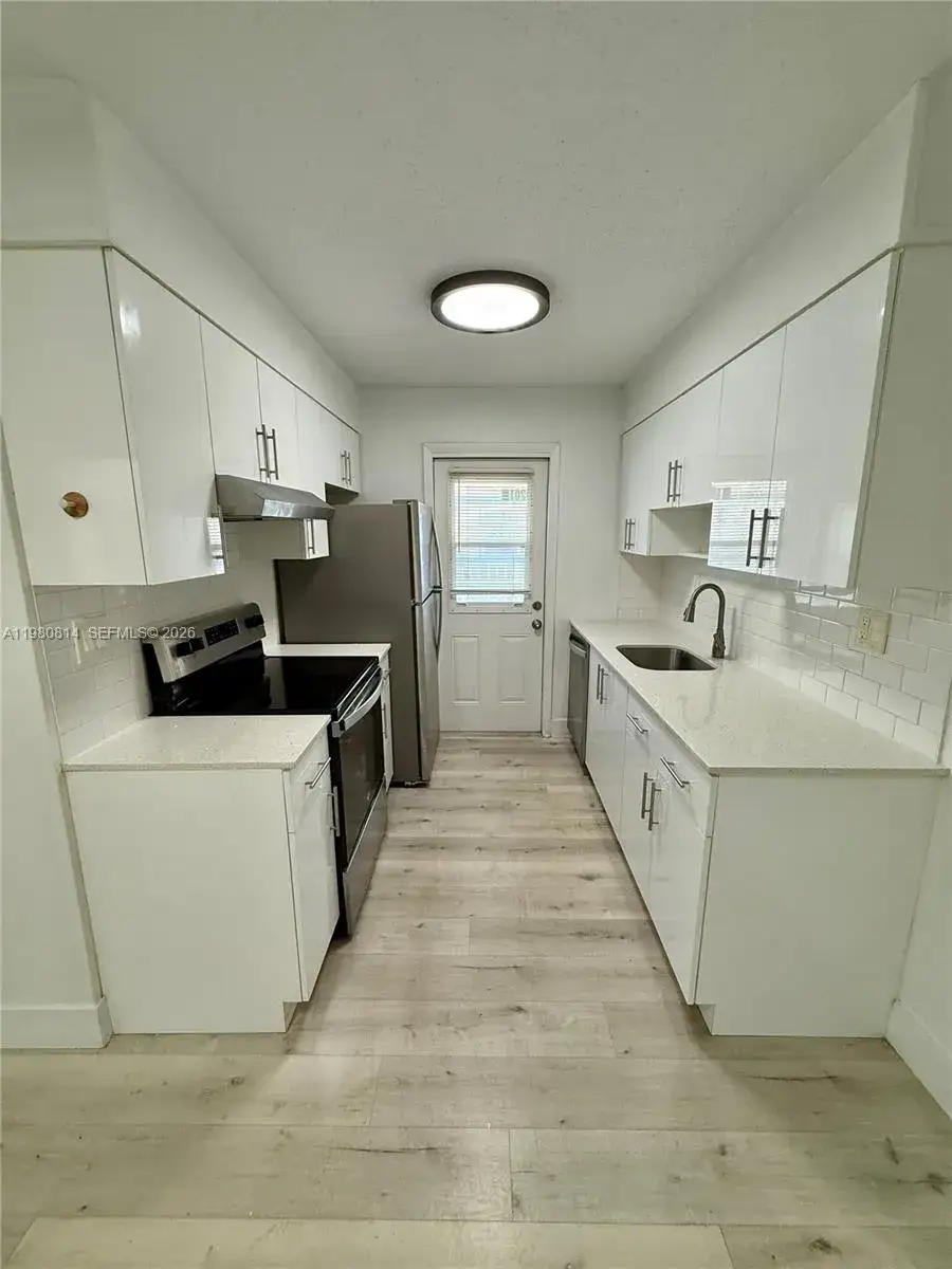 841 SW 74th Ter # 201E, North Lauderdale FL 33068
