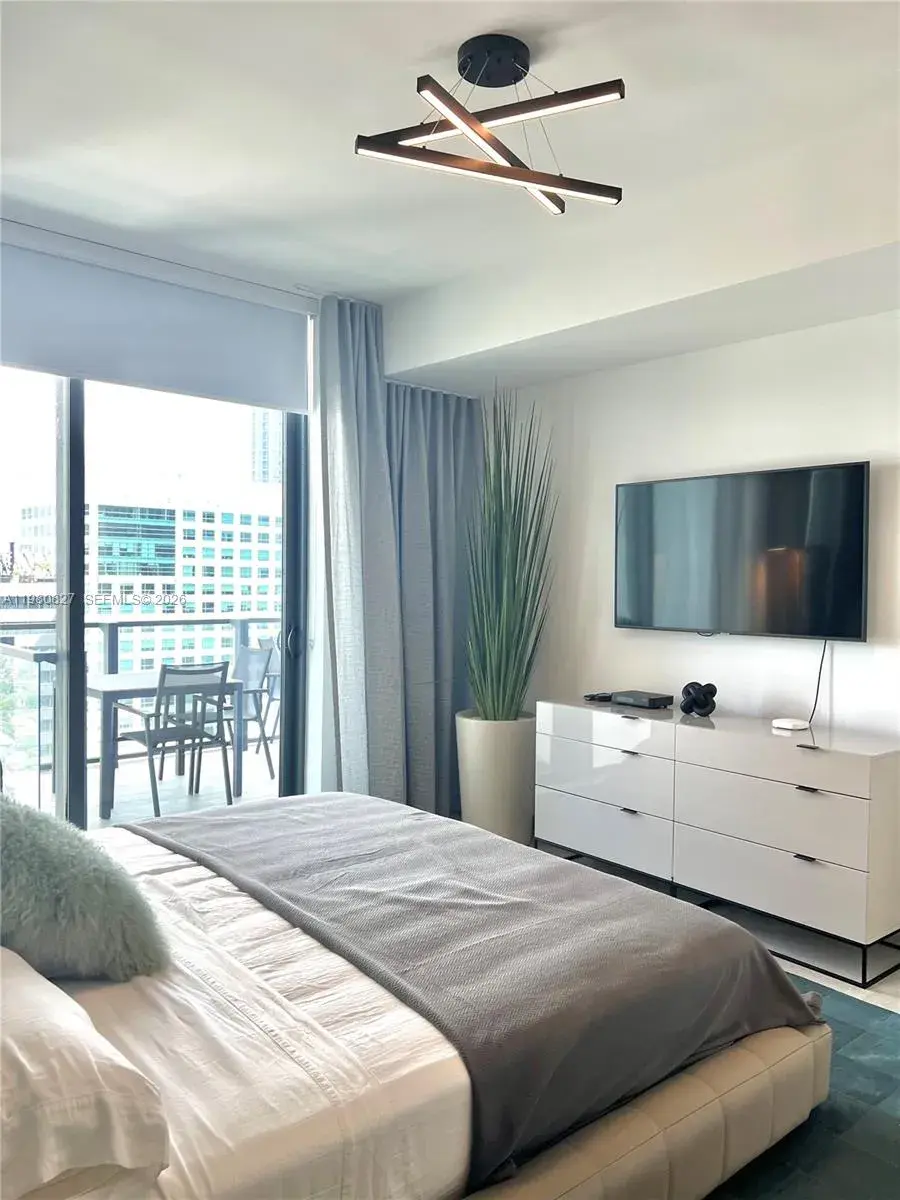 88 SW 7th St # 1908, Miami FL 33130