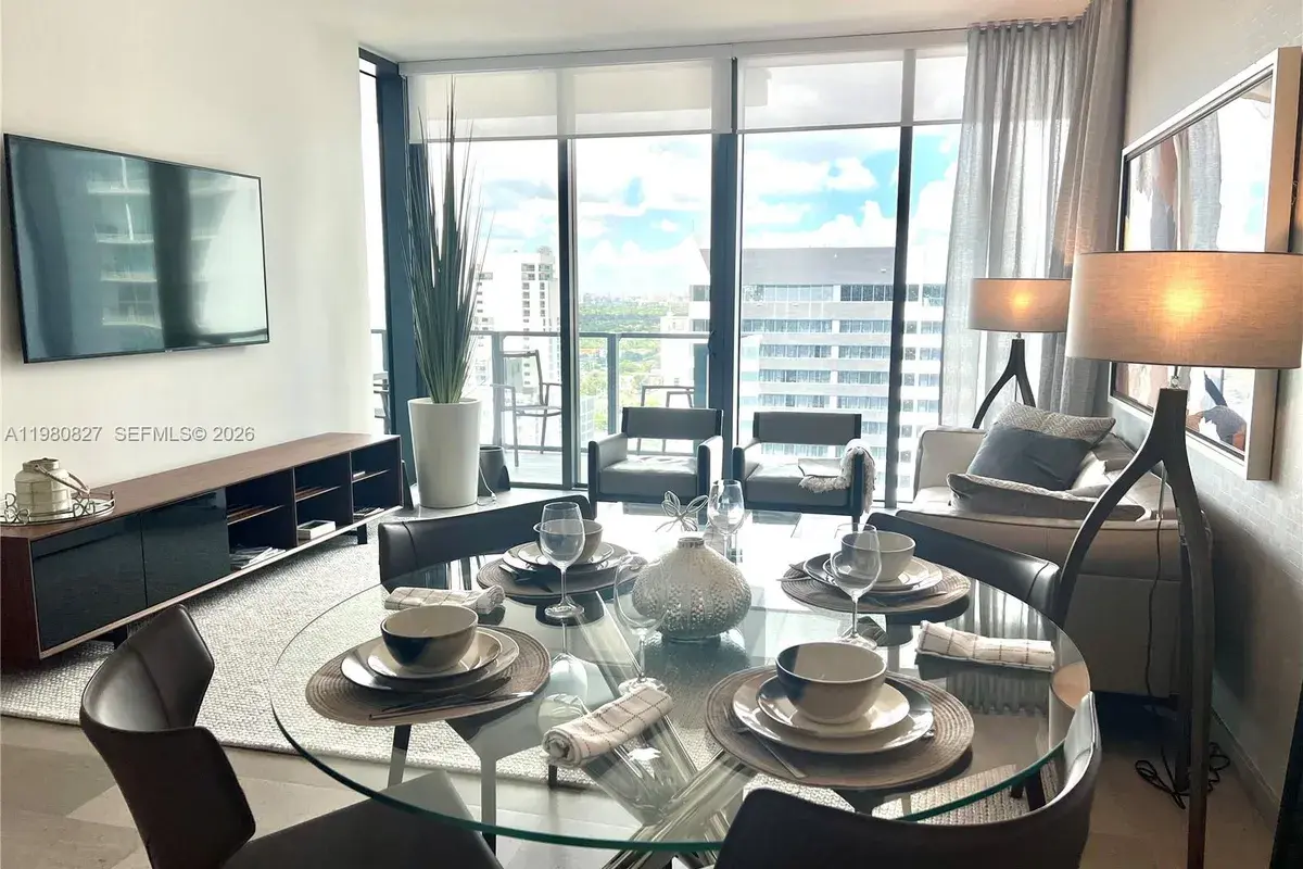 88 SW 7th St # 1908, Miami FL 33130