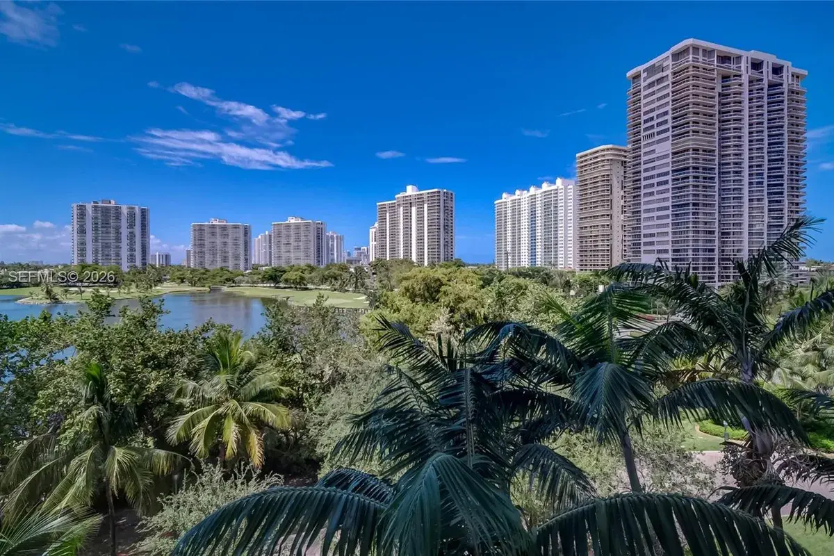 20000 E Country Club Dr # 512, Aventura FL 33180