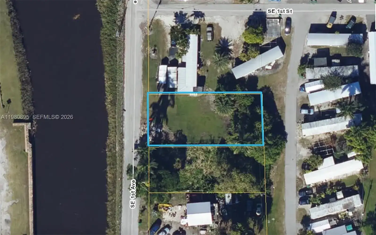 205 SE 1st Ave, South Bay FL 33493 photo 2