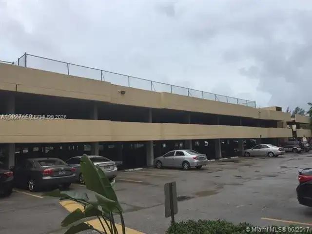 17890 W Dixie Hwy # 106, North Miami Beach FL 33160 photo 2
