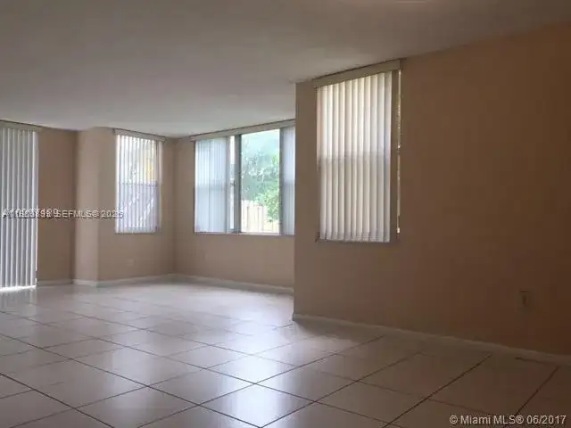 17890 W Dixie Hwy # 106, North Miami Beach FL 33160 photo 5