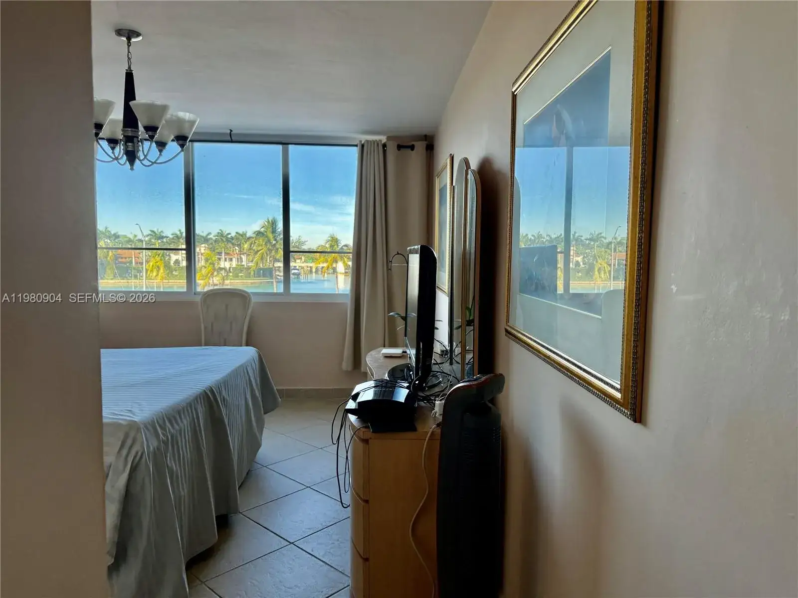 1 bedroom 1 bath Residential for sale at 5005 Collins Ave # 304, Miami Beach FL 33140