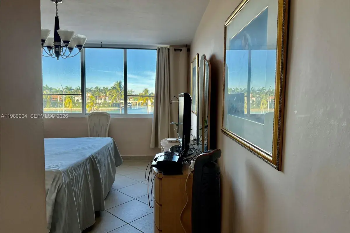 5005 Collins Ave # 304, Miami Beach FL 33140