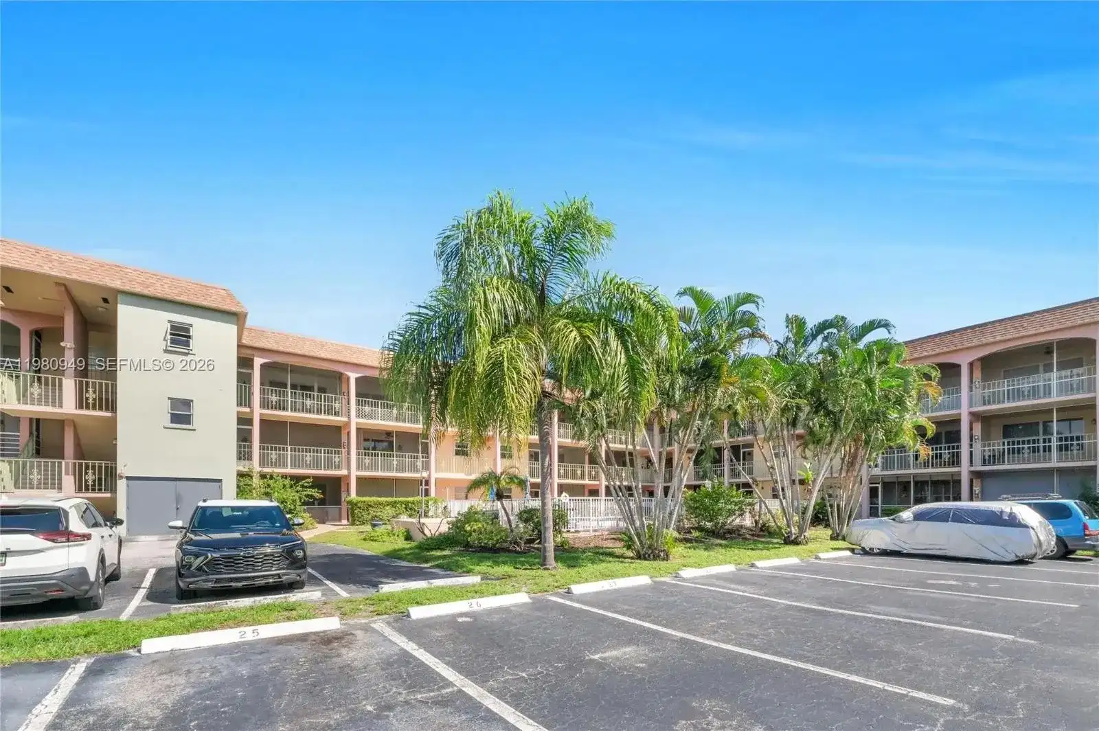 100 SE 6th Ave # 207, Pompano Beach FL 33060