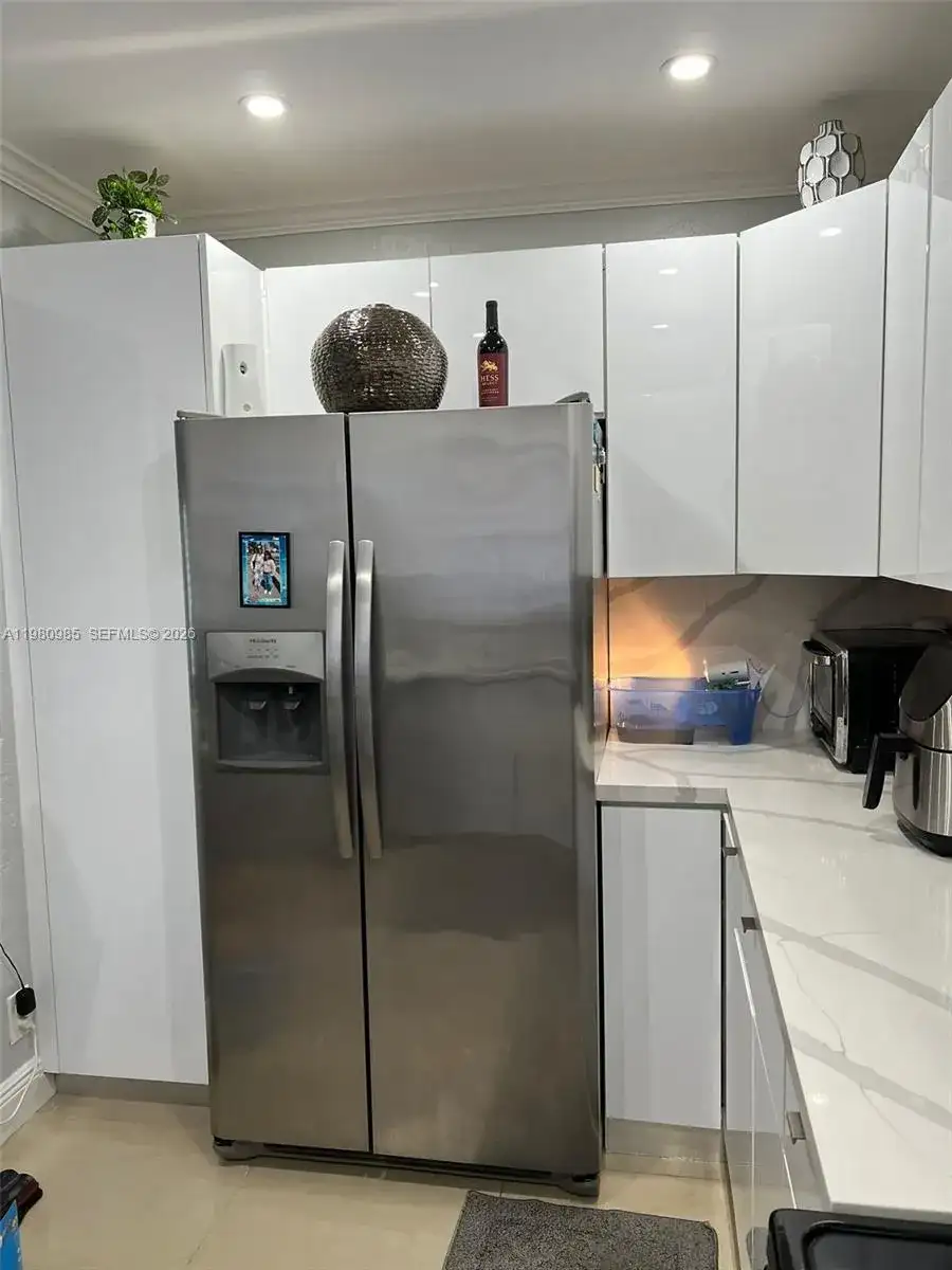 13715 Kendale Lakes Cir # 304, Miami FL 33183 photo 2