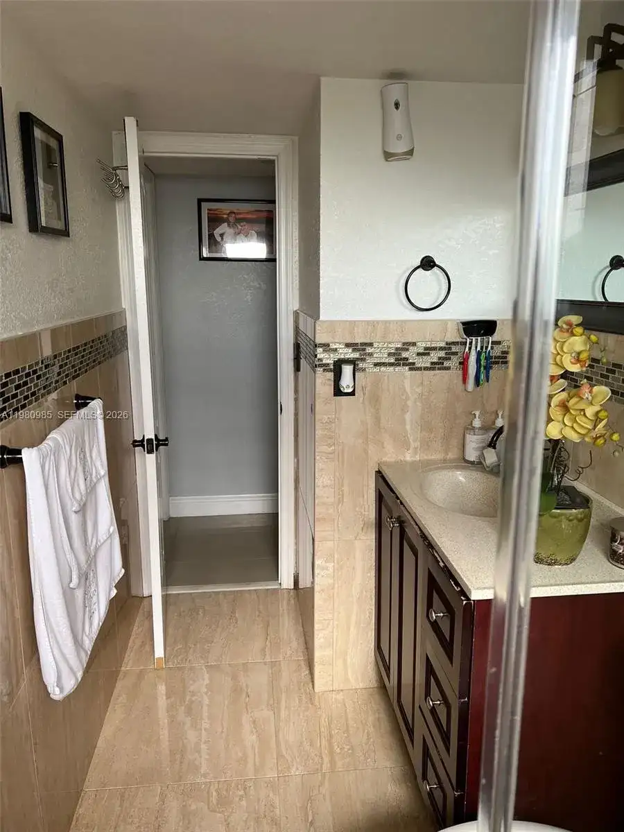 13715 Kendale Lakes Cir # 304, Miami FL 33183 photo 4