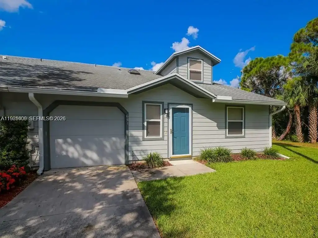 651 NE Wax Myrtle Way, Jensen Beach FL 34957