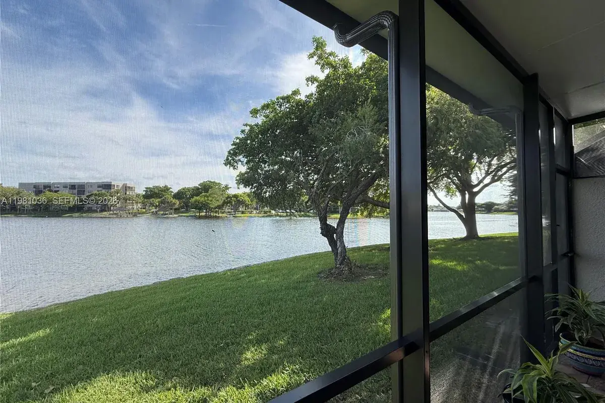 11228 NW 14th Ct, Pembroke Pines FL 33026