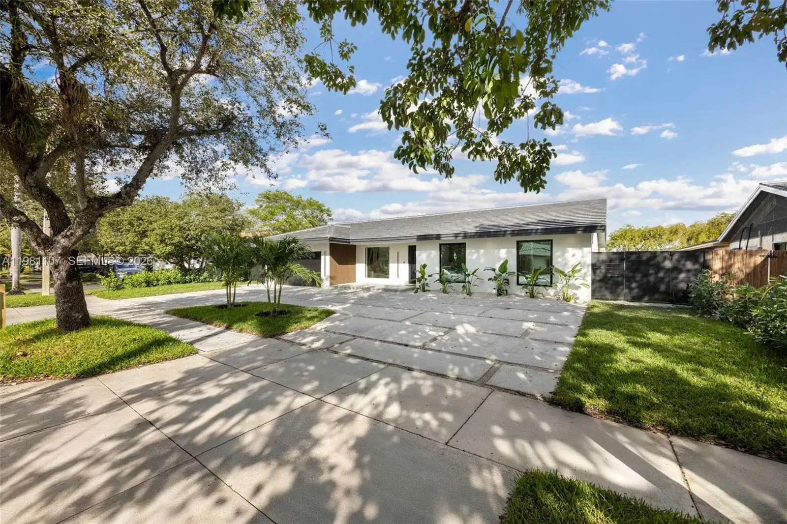 21480 highland lakes blvd #21480, Miami FL 33179 photo 2