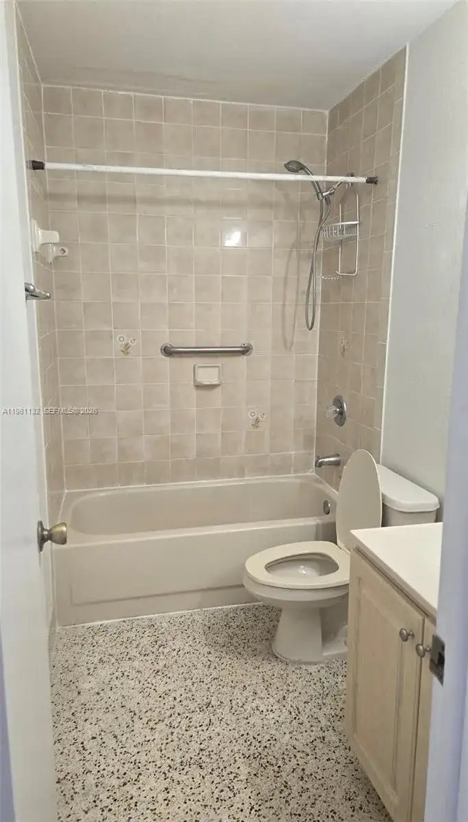 142 SW 18th ave # 30, Miami FL 33135 photo 4