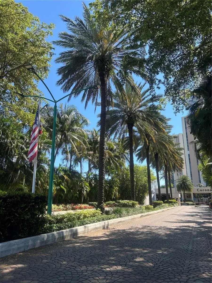 20301 W Country Club Dr # 1224, Aventura FL 33180 photo 3