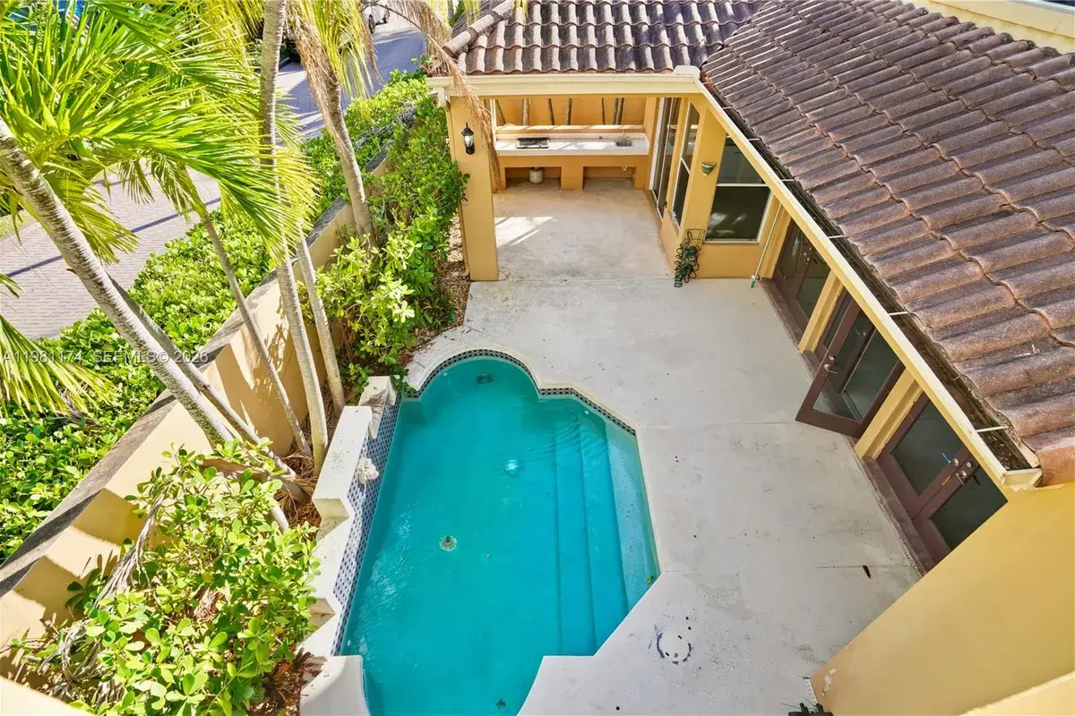 3728 NE 208th Ter, Aventura FL 33180