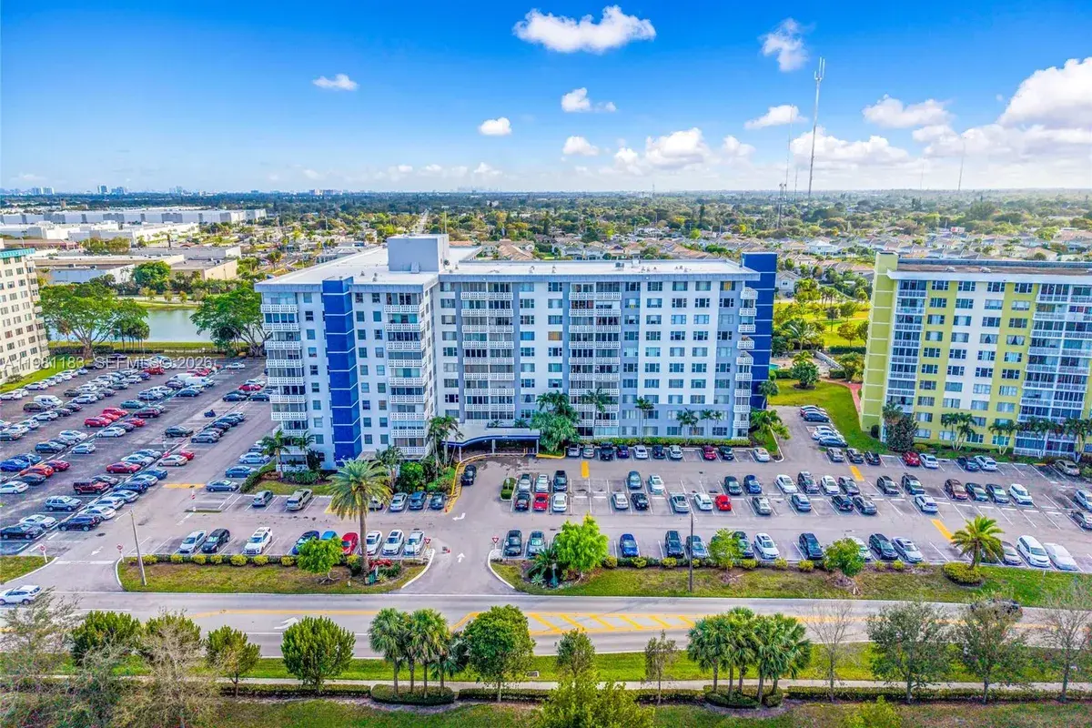 4350 Hillcrest Dr # 200, Hollywood FL 33021