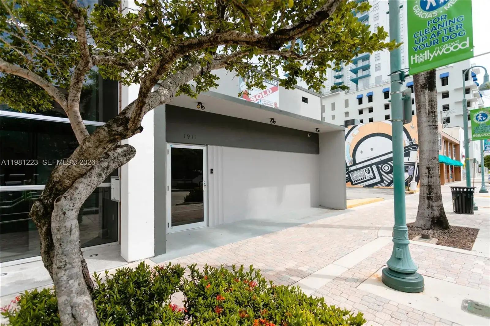 1911 Harrison St, Hollywood FL 33020