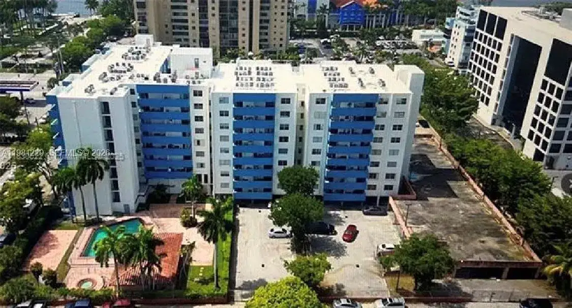 5050 NW 7th St # 511, Miami FL 33126 photo 2