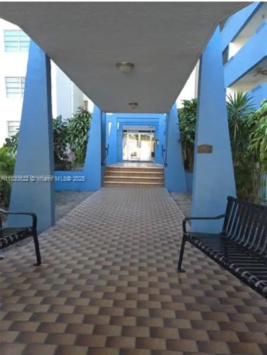 5050 NW 7th St # 511, Miami FL 33126 photo 3