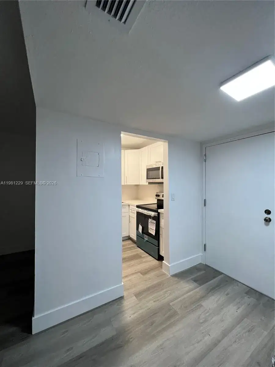 5050 NW 7th St # 511, Miami FL 33126 photo 5