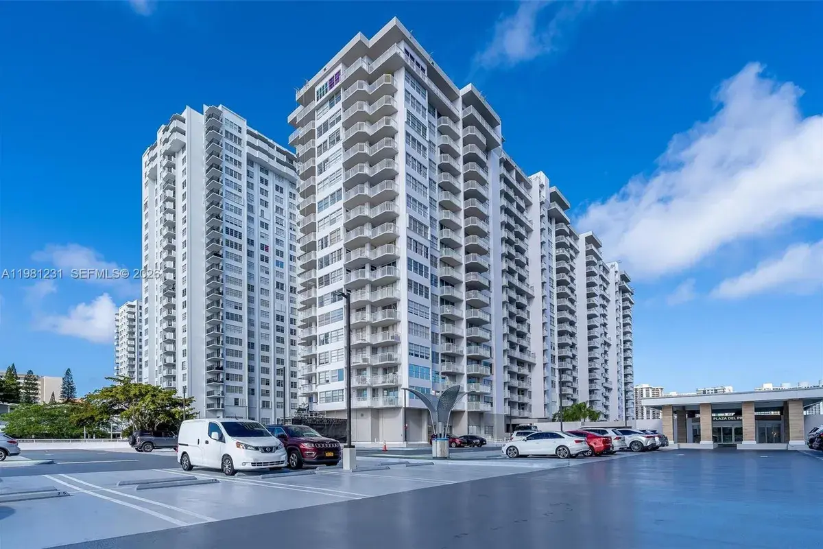 18071 Biscayne Blvd # 402, Aventura FL 33160