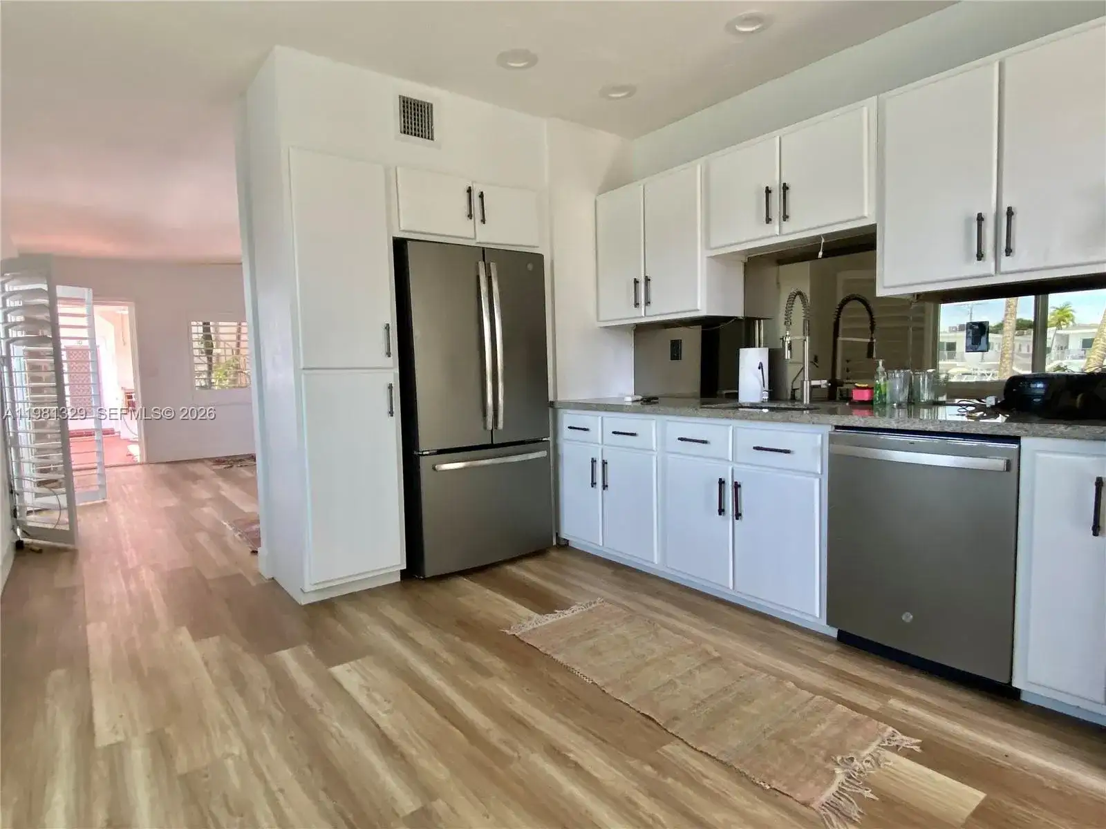 8040 Tatum Waterway Dr # 5, Miami Beach FL 33141 photo 4