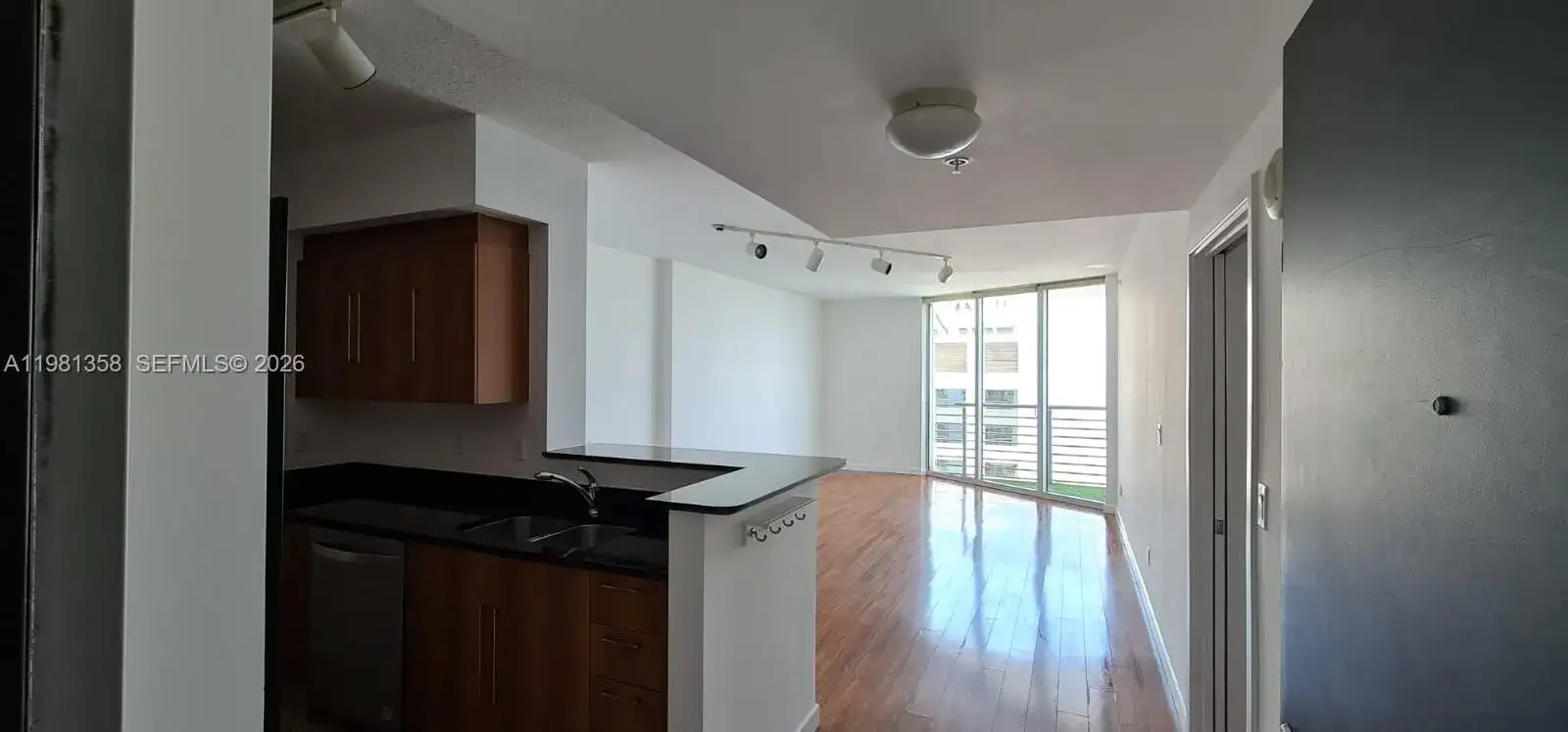 335 S Biscayne Blvd # 3610, Miami FL 33131 photo 2