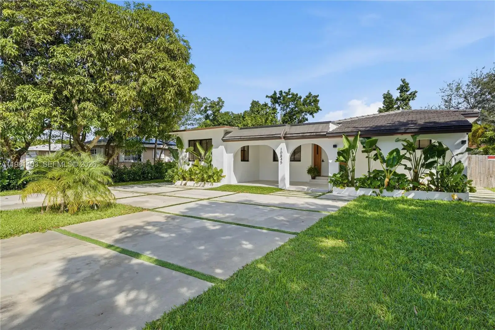 10845 Peachtree Dr, Miami FL 33161 photo 3