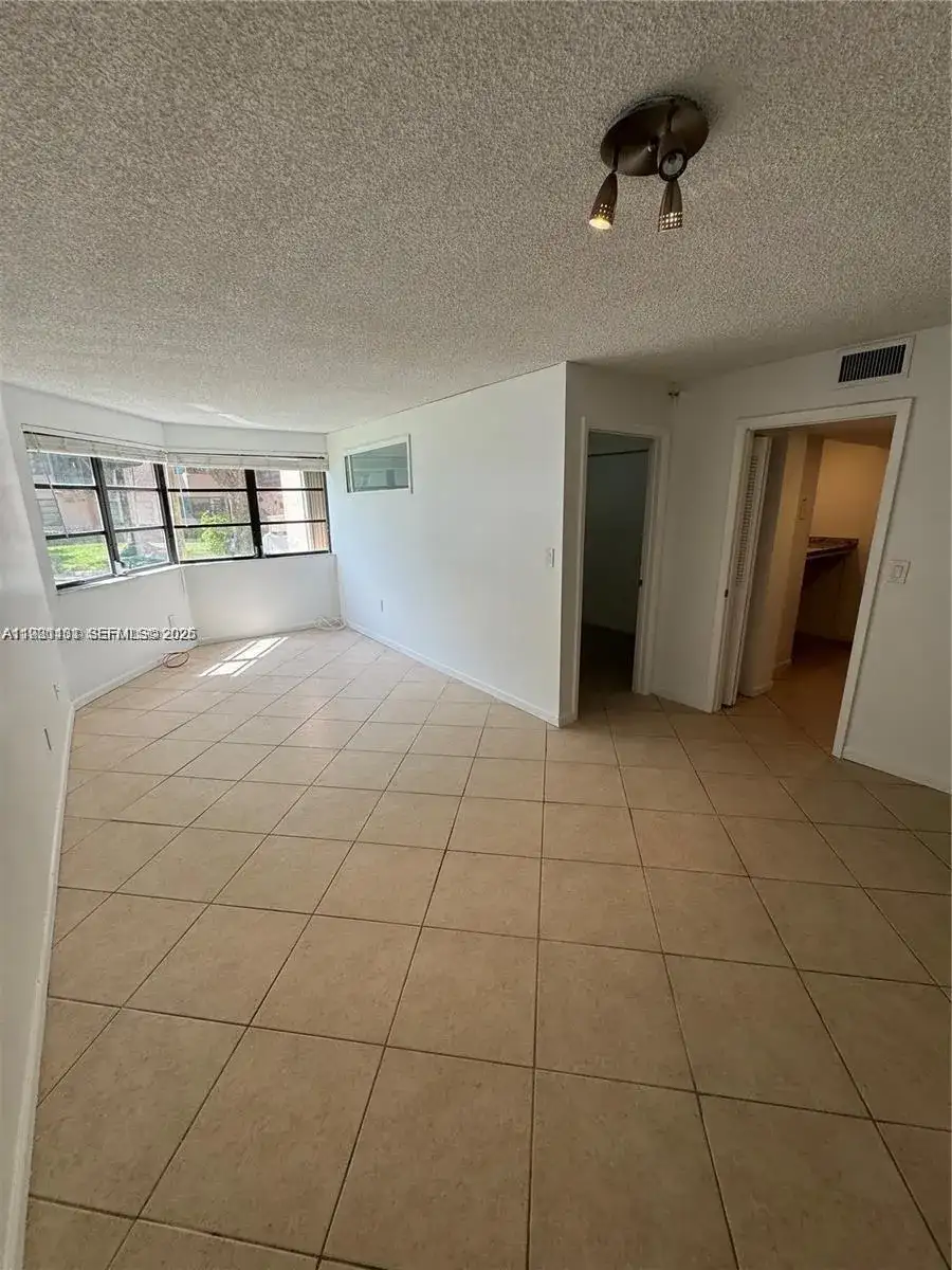 20850 San Simeon Way # 5, Miami FL 33179 photo 2