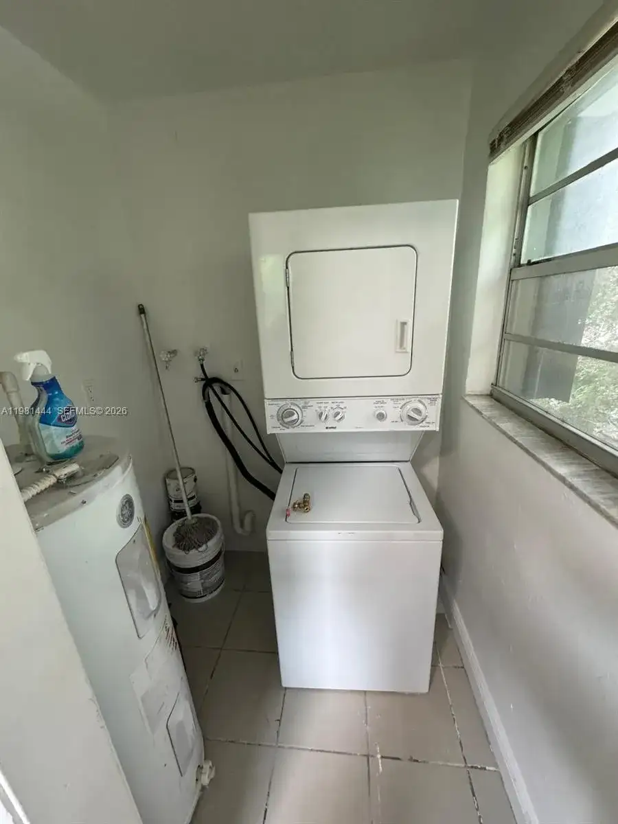 866 NW 70th St # D, Miami FL 33150 photo 5