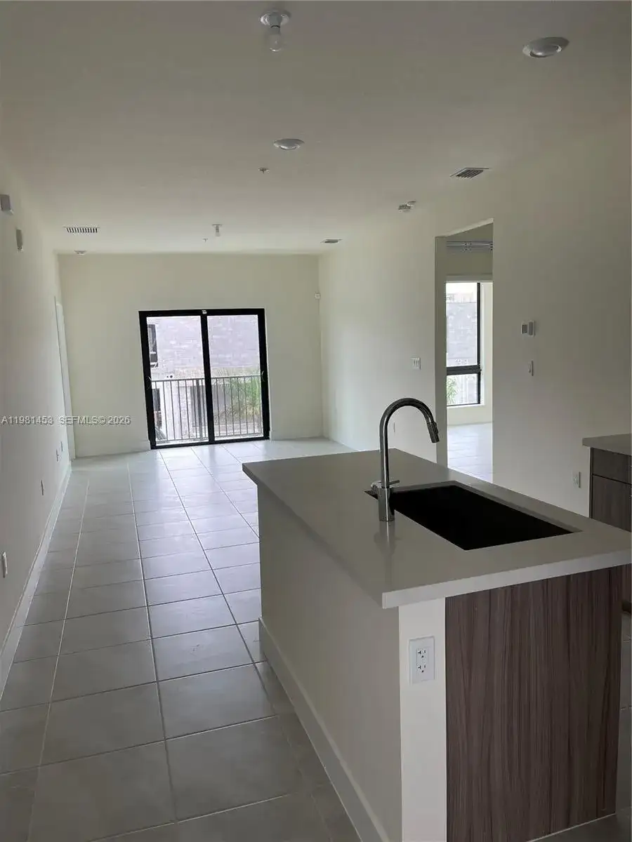 8265 NW 41 ST # 401, Doral FL 33166 photo 5