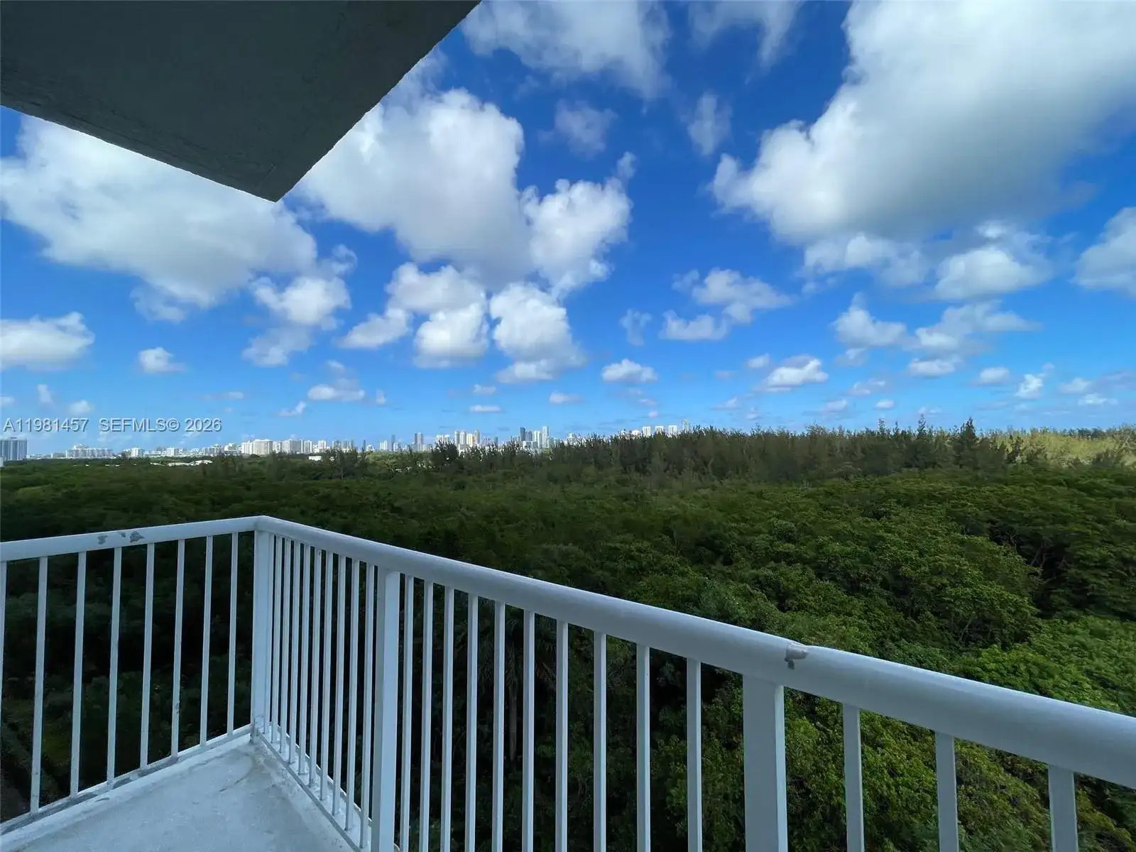 14951 Royal Oaks Ln # 709, North Miami FL 33181 photo 4