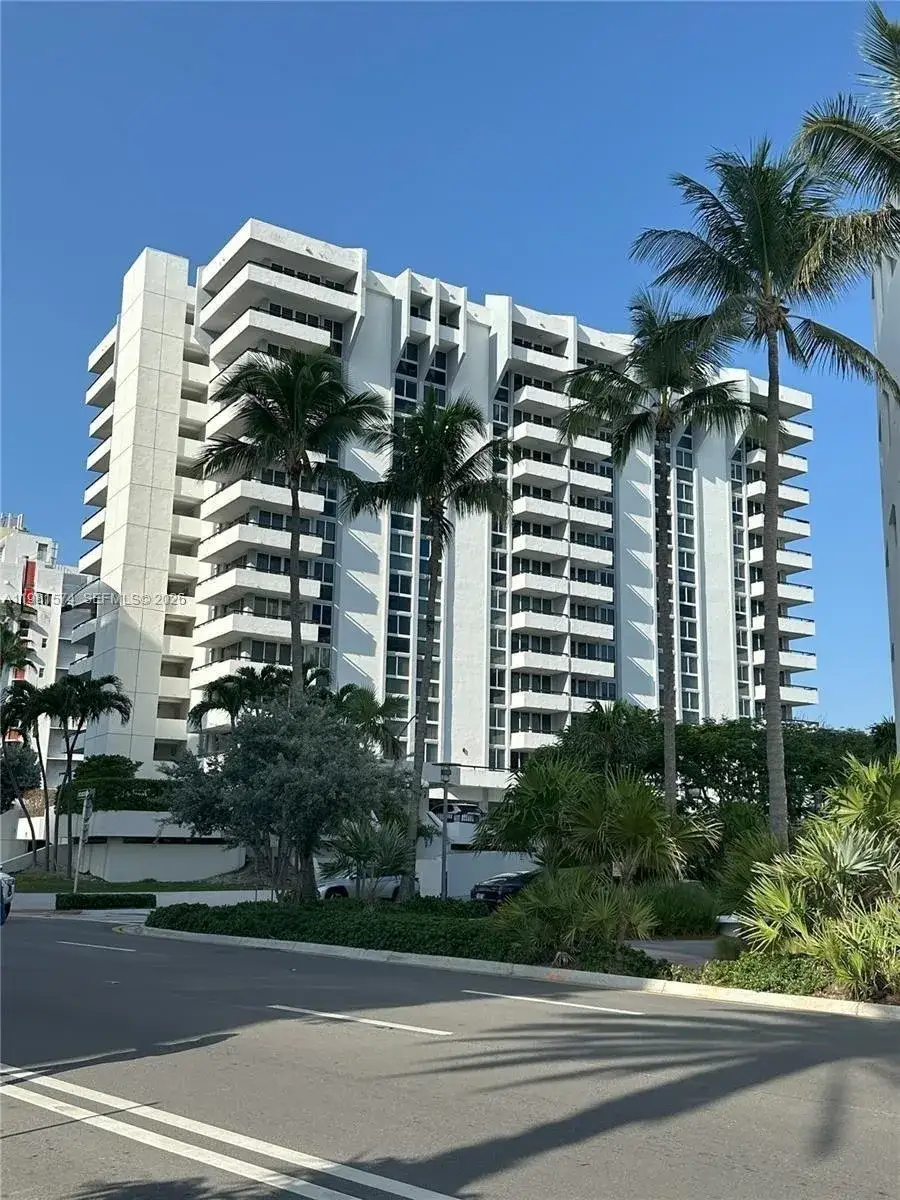 2 bedroom 2 bath Residential for sale at 3200 Collins Ave # 1, Miami Beach FL 33140