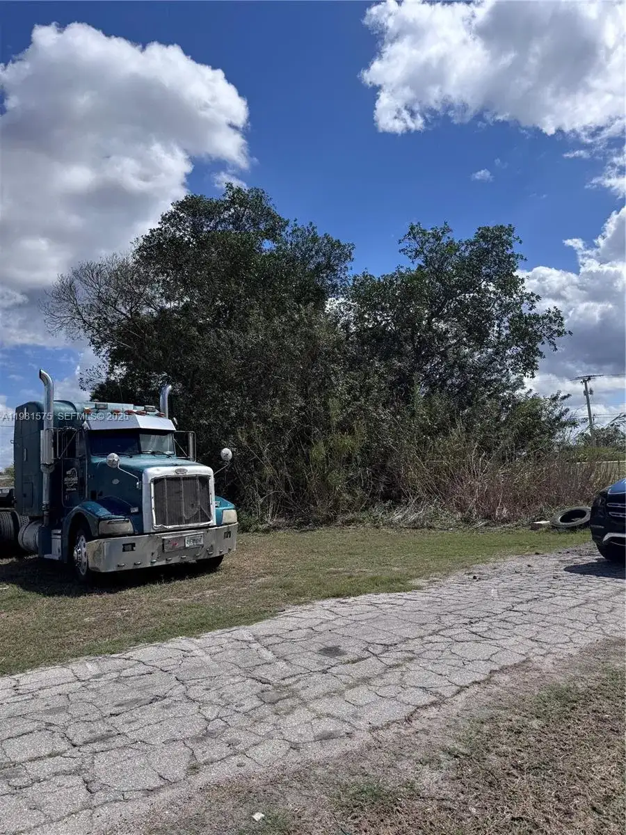 636 S Lake Ave., Pahokee FL 33476 photo 3