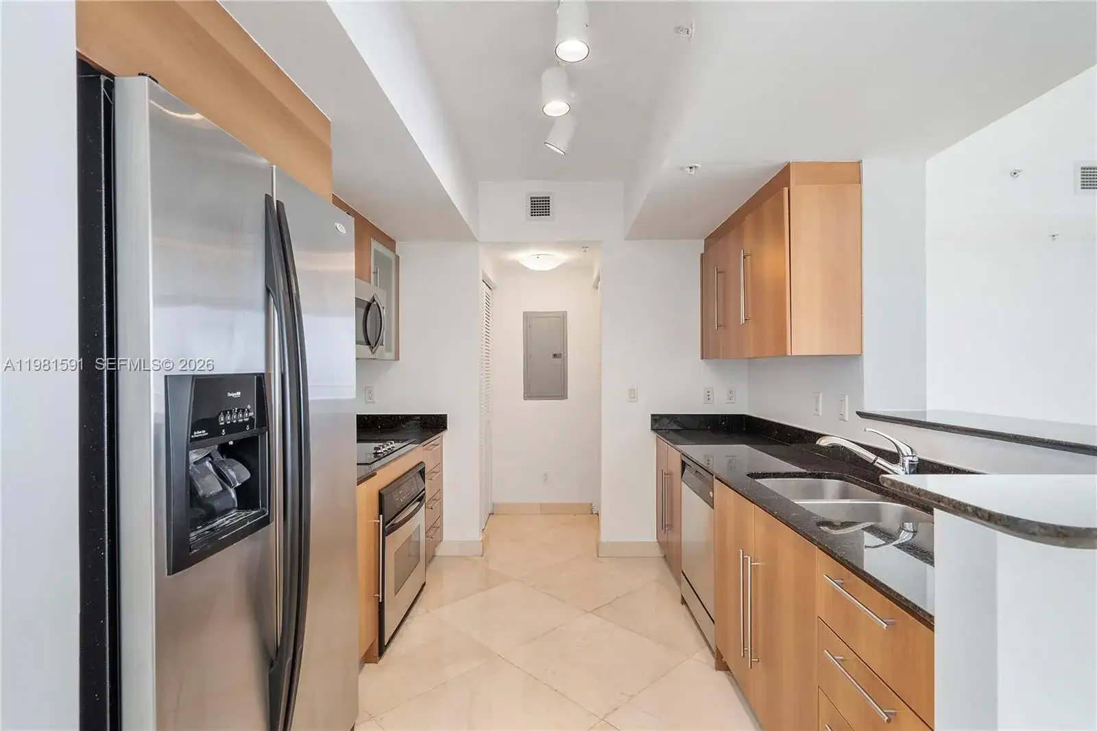 325 S Biscayne Blvd # 3721, Miami FL 33131 photo 4