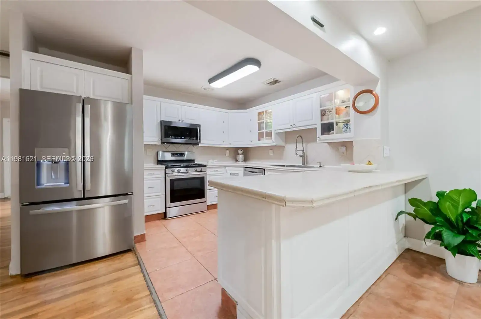 6350 NW 39th Ter, Virginia Gardens FL 33166 photo 4
