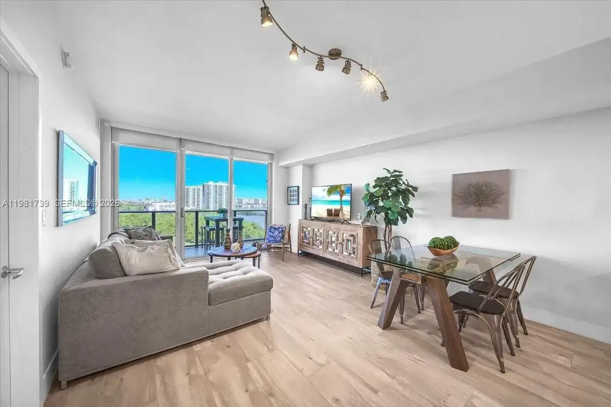16385 Biscayne Blvd # 1104, North Miami Beach FL 33160