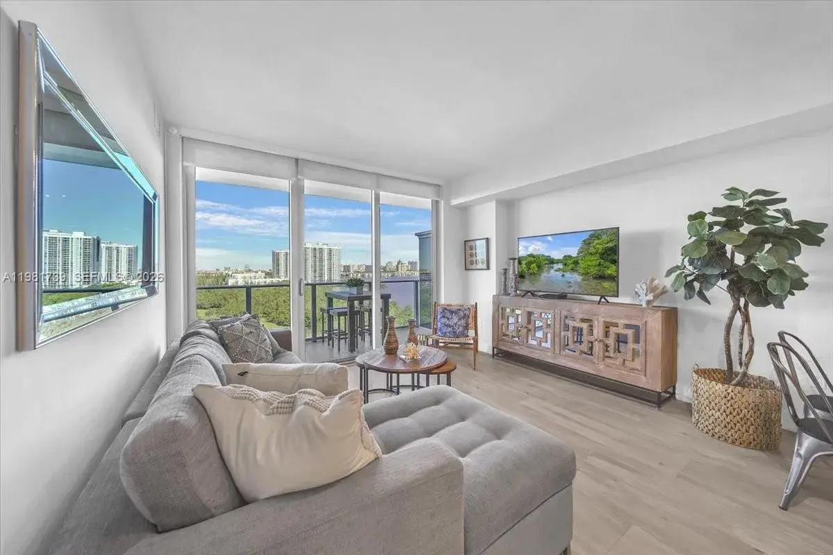 16385 Biscayne Blvd # 1104, North Miami Beach FL 33160 photo 5