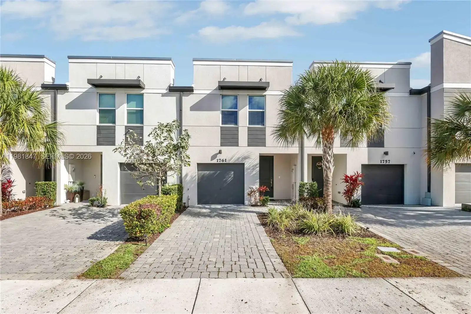 1761 Lindley St, Mangonia Park FL 33407
