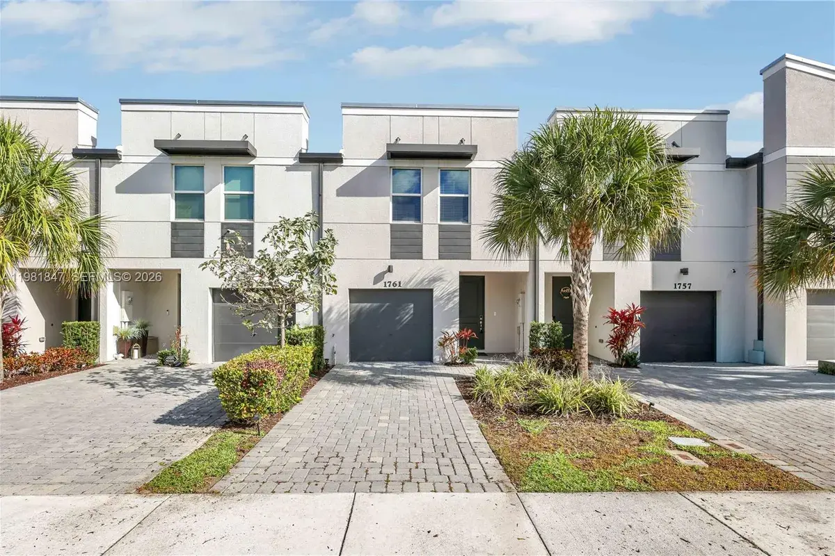 1761 Lindley St, Mangonia Park FL 33407
