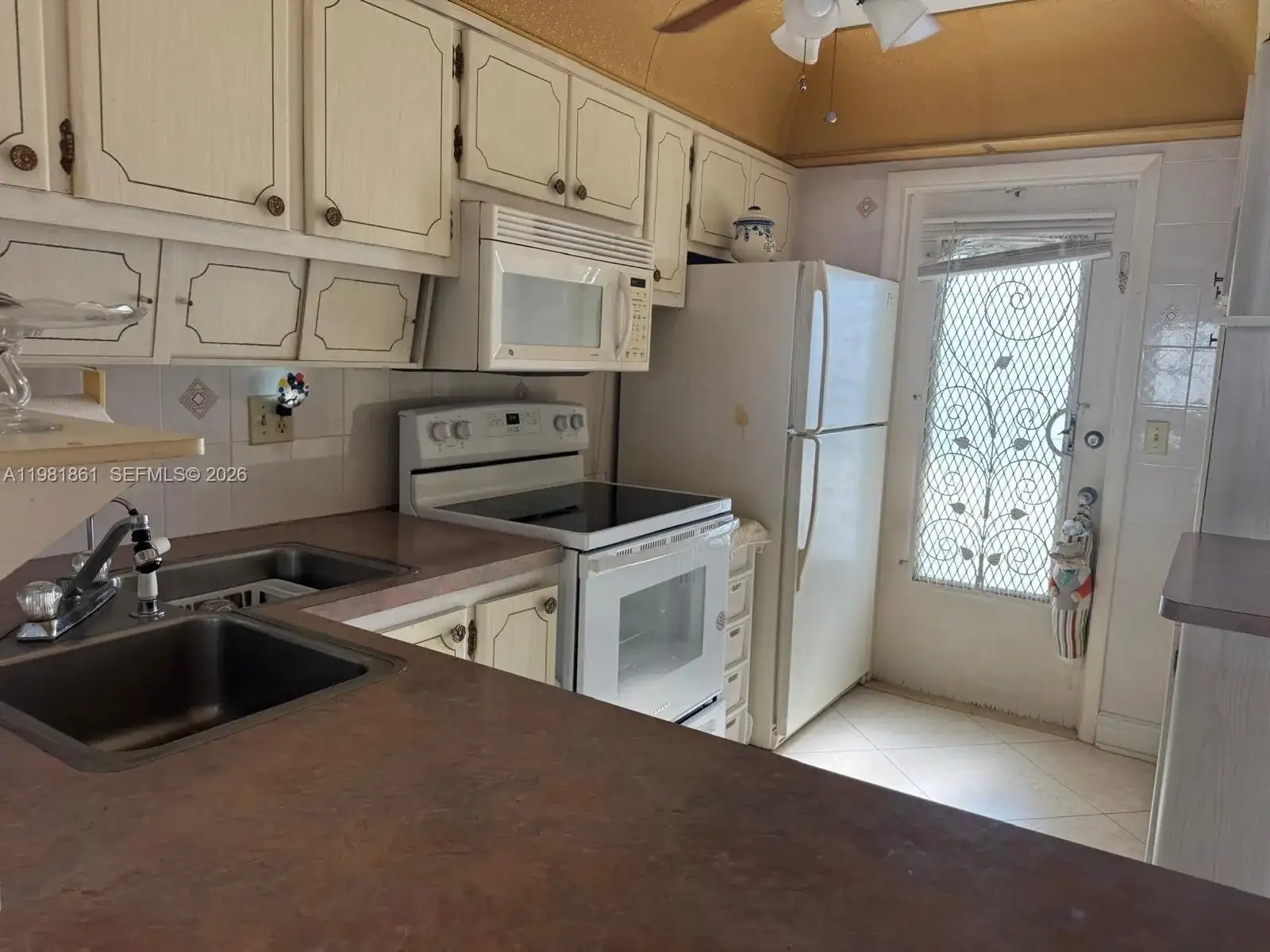 450 Paradise Isle Blvd # 209, Hallandale Beach FL 33009 photo 5