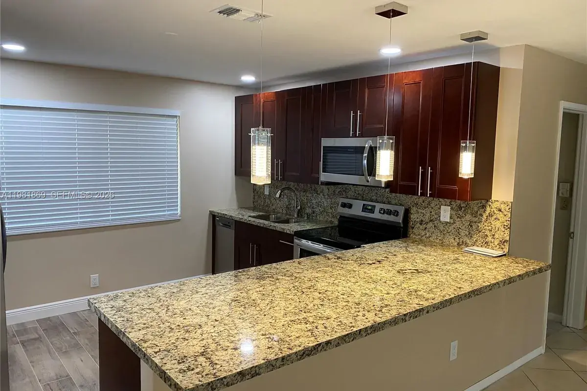 2421 SW 6th St, Fort Lauderdale FL 33312