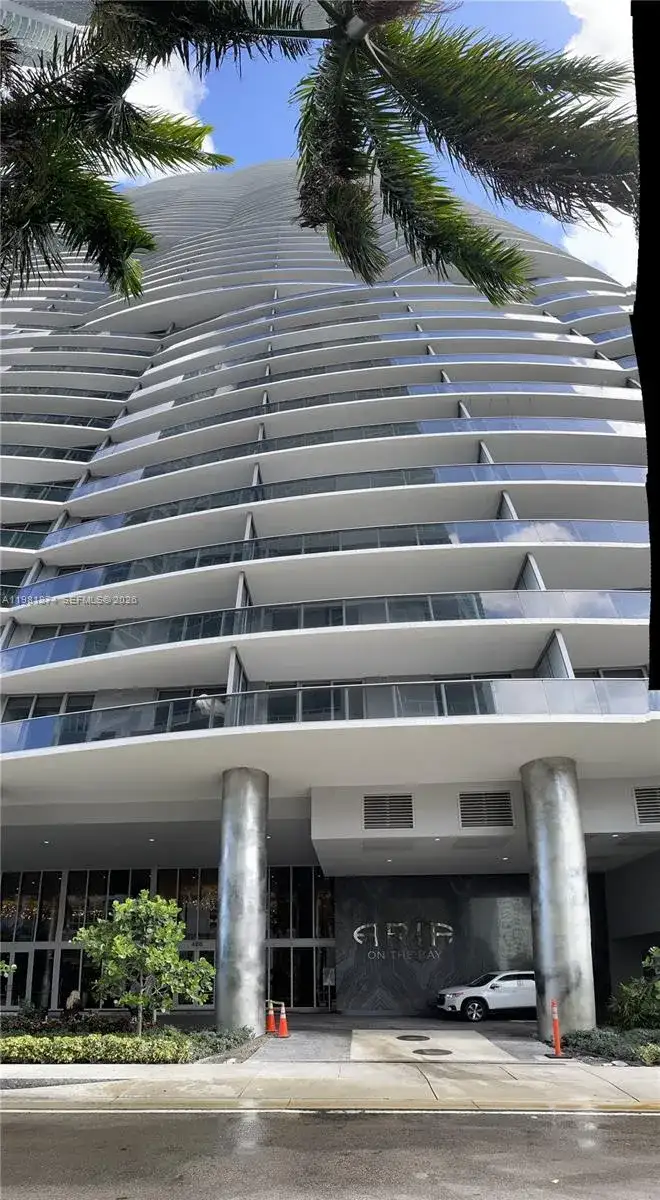 488 NE 18th St # 1000, Miami FL 33132 photo 4